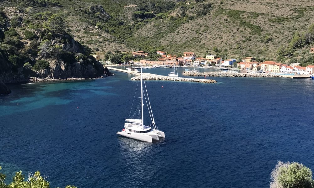 AU MOUILLAGE / AU PORT 5